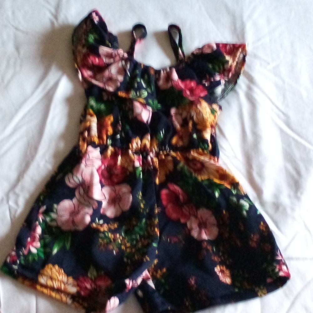 💃Toddler girl Floral off Shoulder Romper/Jumpsuit size 1-2T - Picture 4 of 4